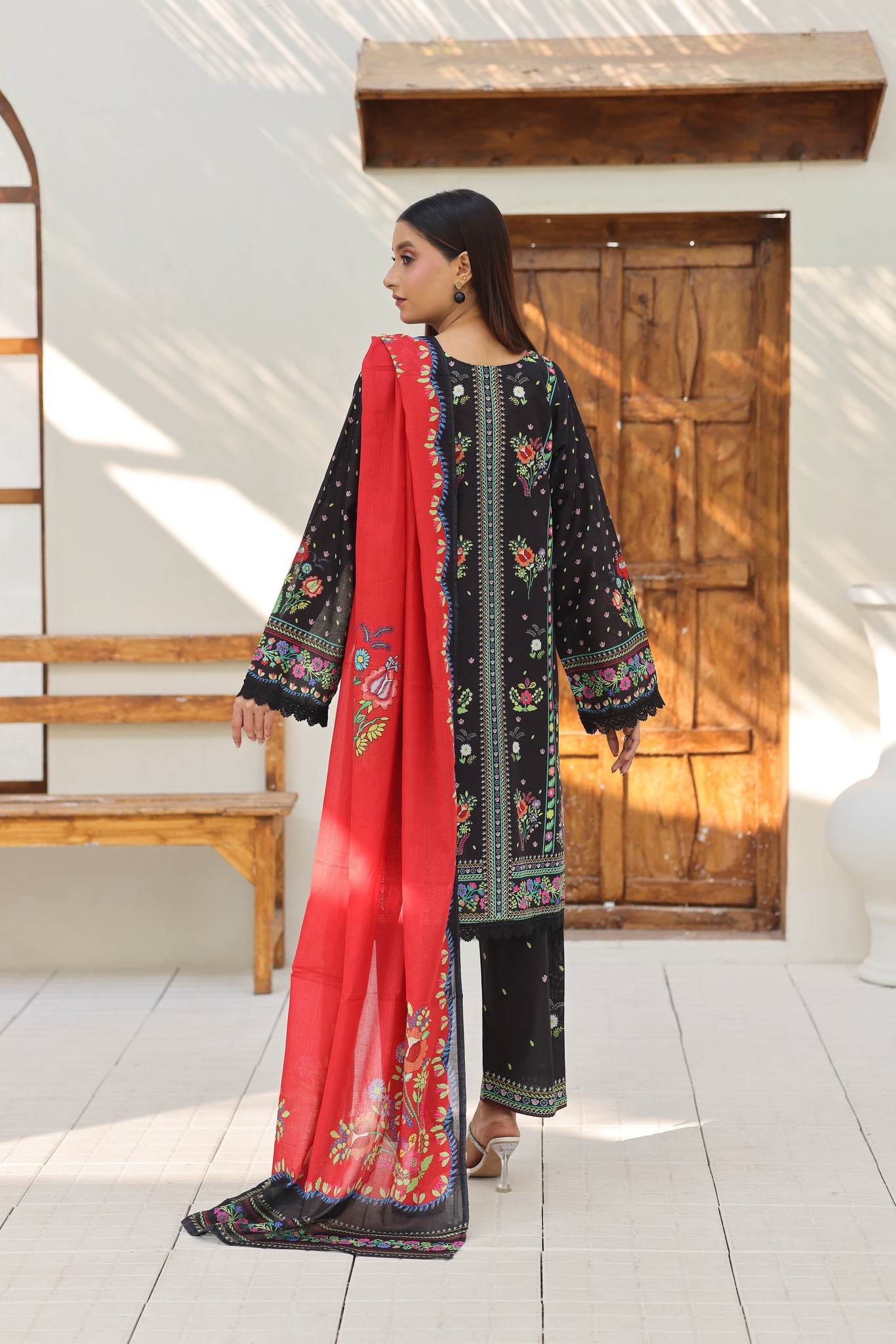 Midnight Black Floral Printed Lawn 3-Piece ZZ-UN-26024