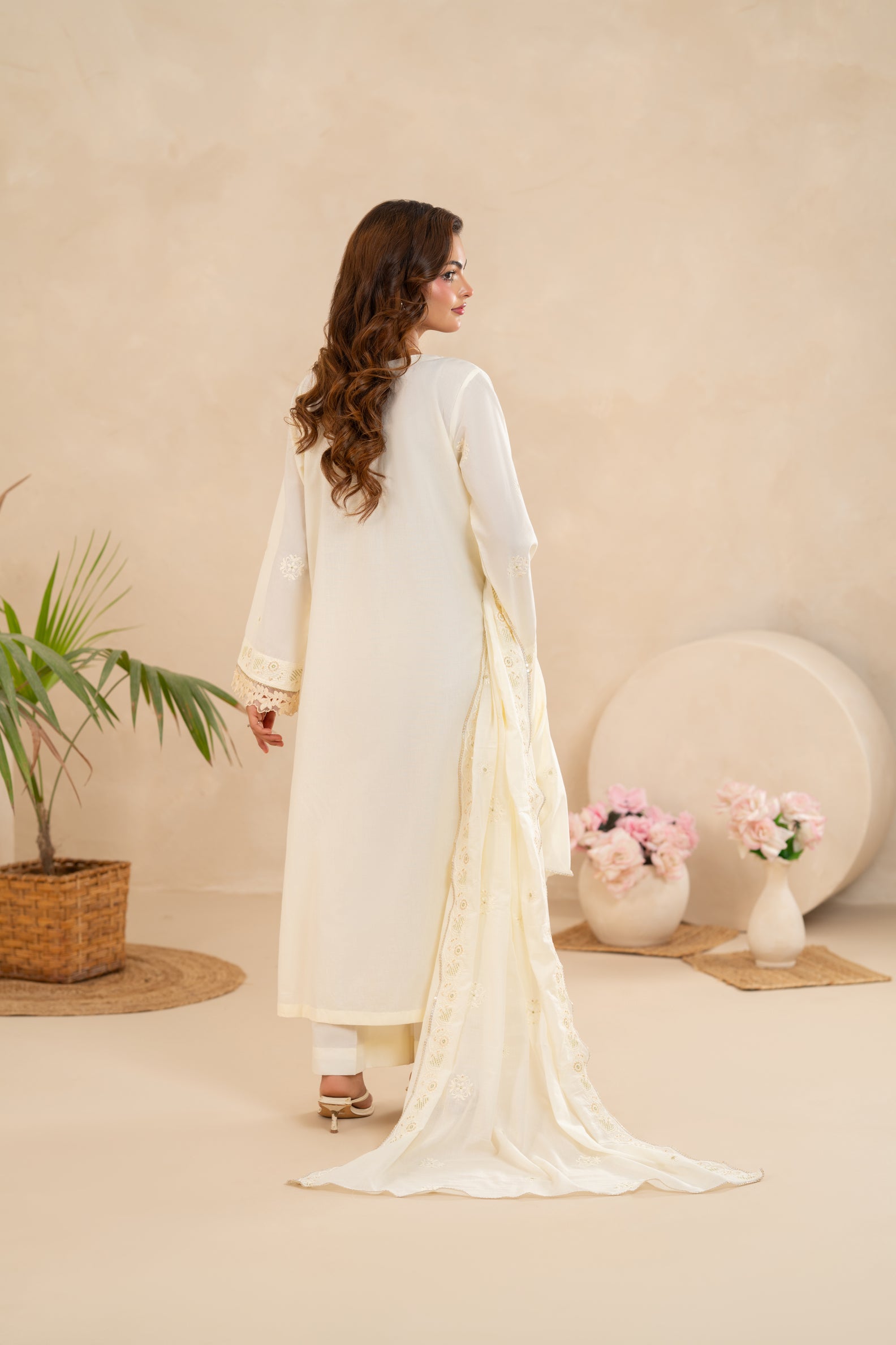 Embroidered Lawn 3 -Piece   Ivory White ZZ-EMB-26041