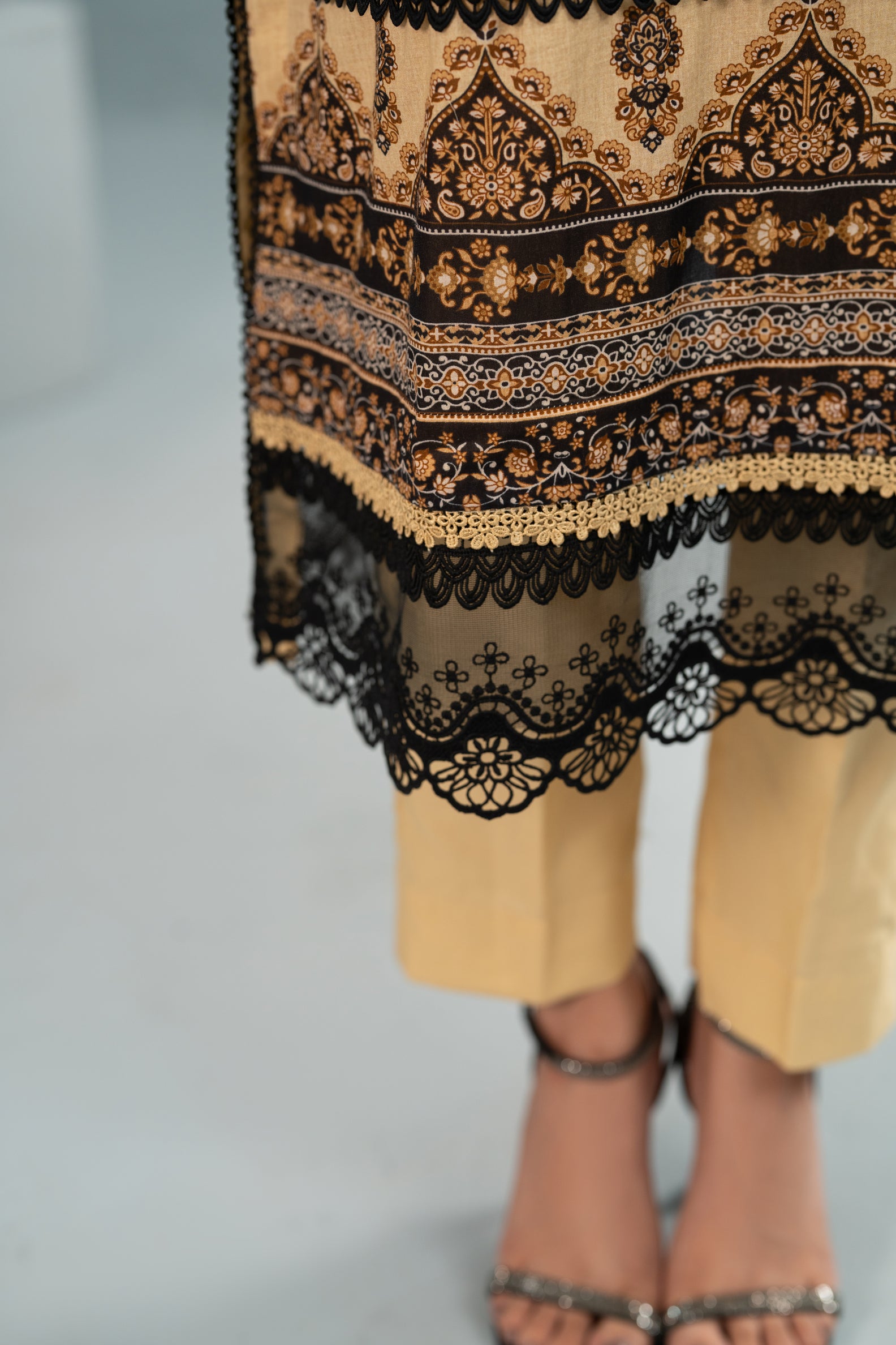 Desert Élan Print + Embroidery Unstitched 3-Piece ZZ-DK-26046